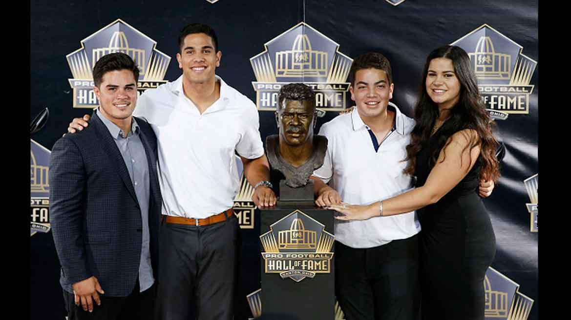 Junior Seau, others inducted into NFL Hall of Fame