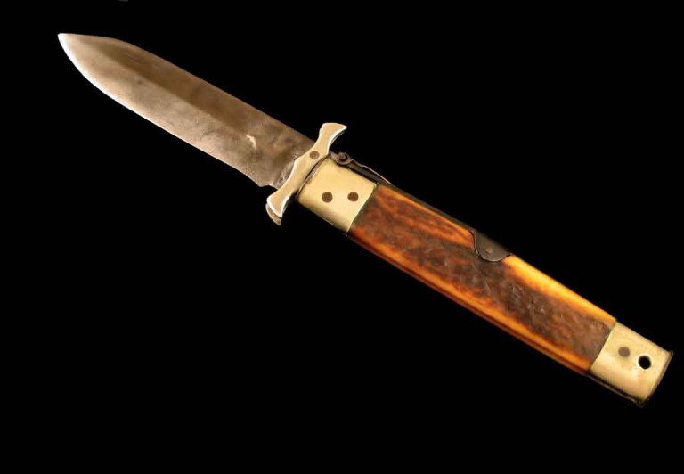 Stabbed in school, Baltimore teen dies