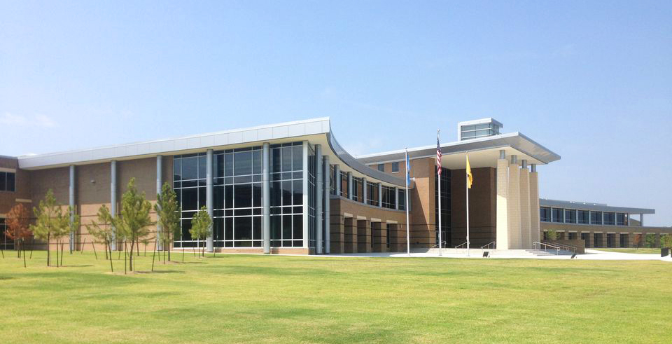 Broken Arrow students work football’s big screen