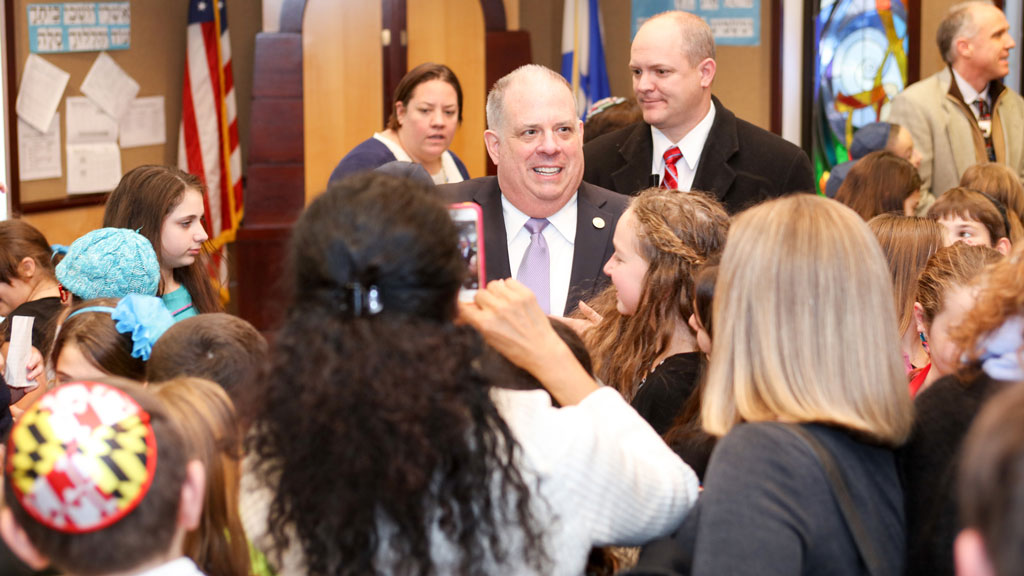 Hogan speaks to Jewish middle schoolers