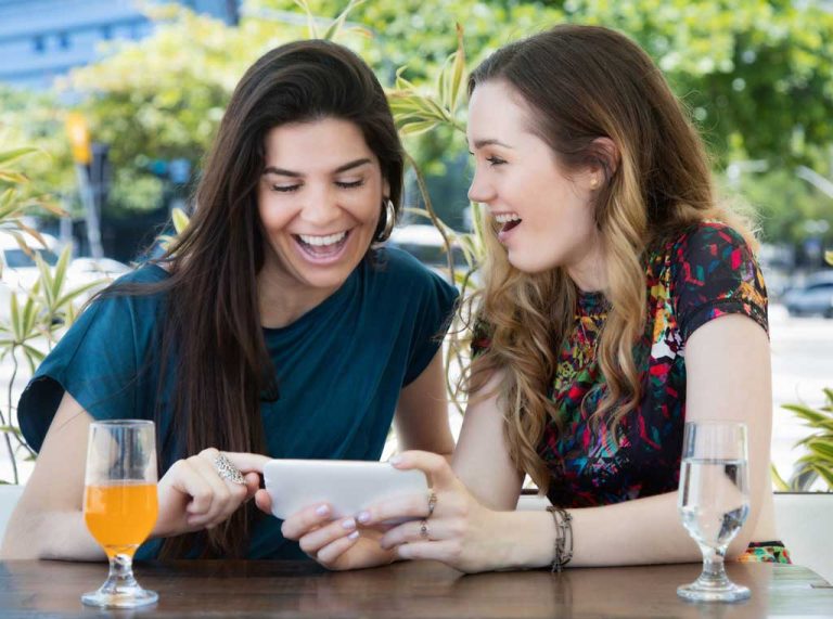 Do genes predict how we use social media?