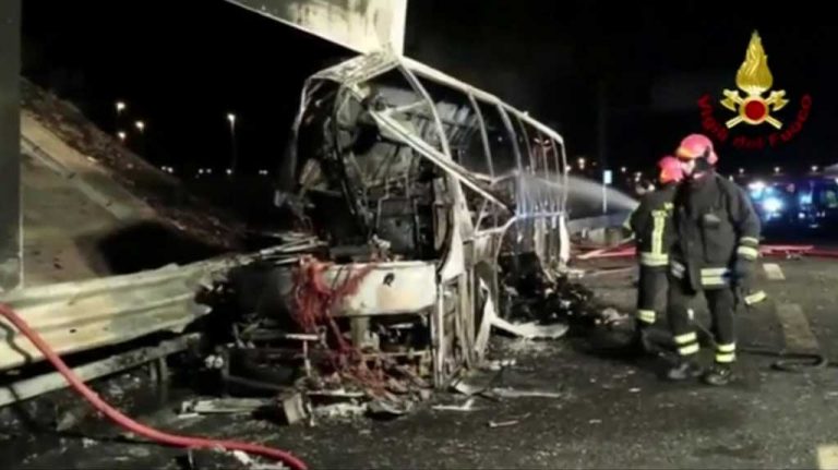 16 dead in a school bus crash in Italy
