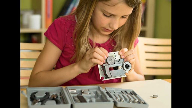 Young girls more likely to think men are ‘brilliant’