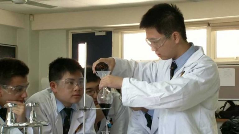Australian students make an expensive drug cheap