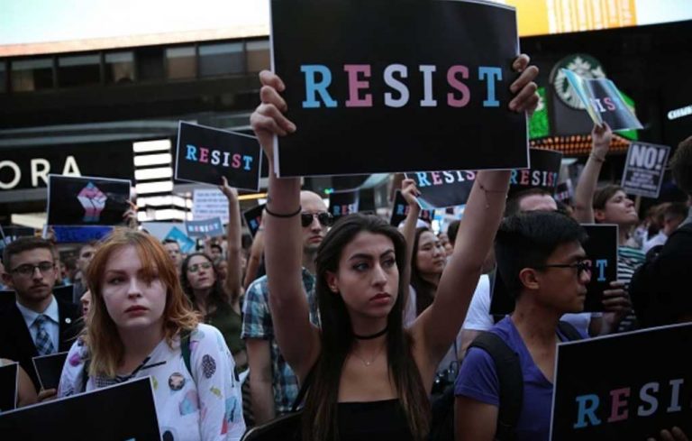 Trump bans transgender people from military