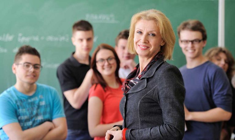 Students ask female professors for more favors