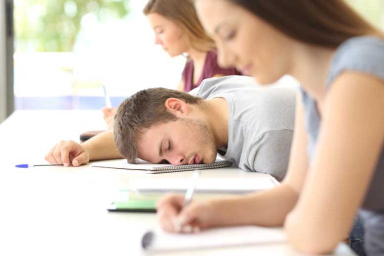 Low grades if sleeping goes against circadian rhythm