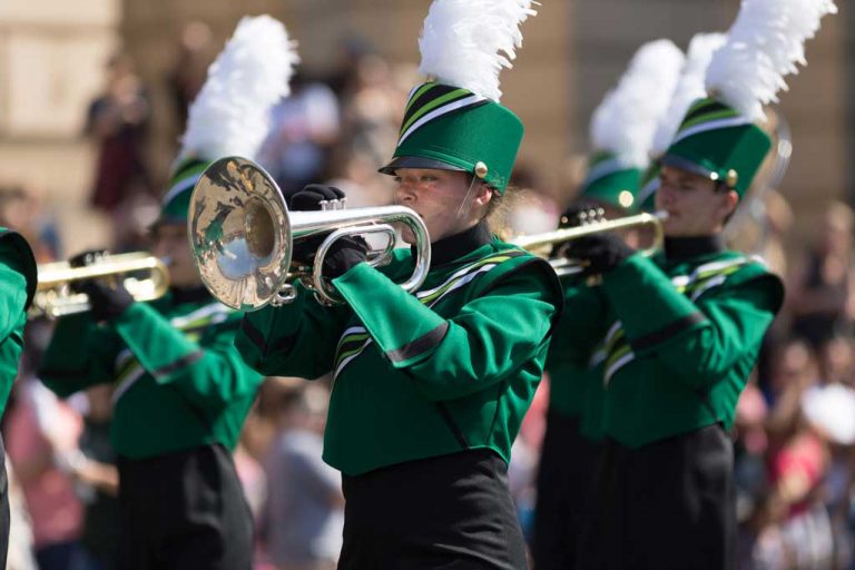 Mich. band teams up with bandless football team