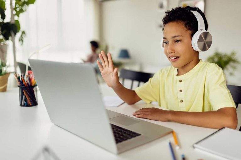 Chicago students petition for e-learning changes