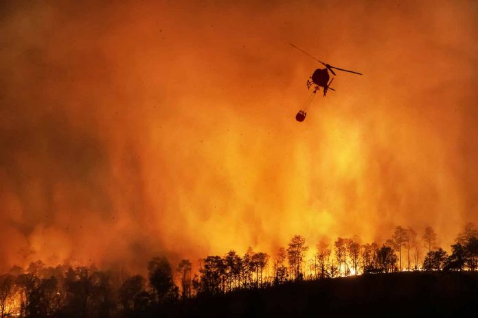 wildfire-helicopter