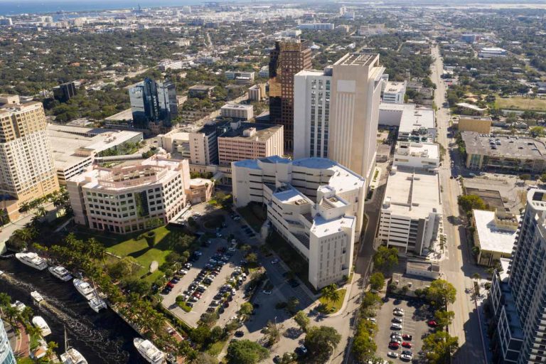Florida district court reinstates mask mandate ban