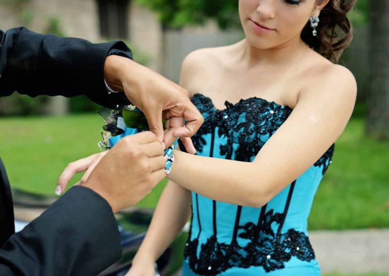 How to ask your date to Homecoming