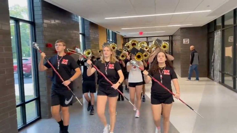 Parades, spirited dressing announce homecomings