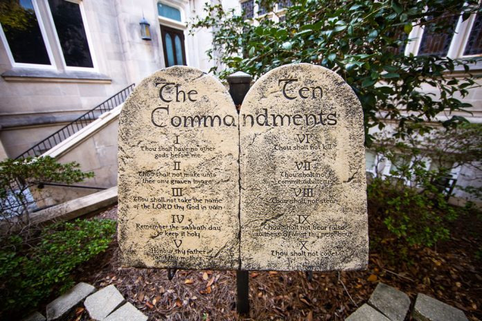 ten_commandments_hawk